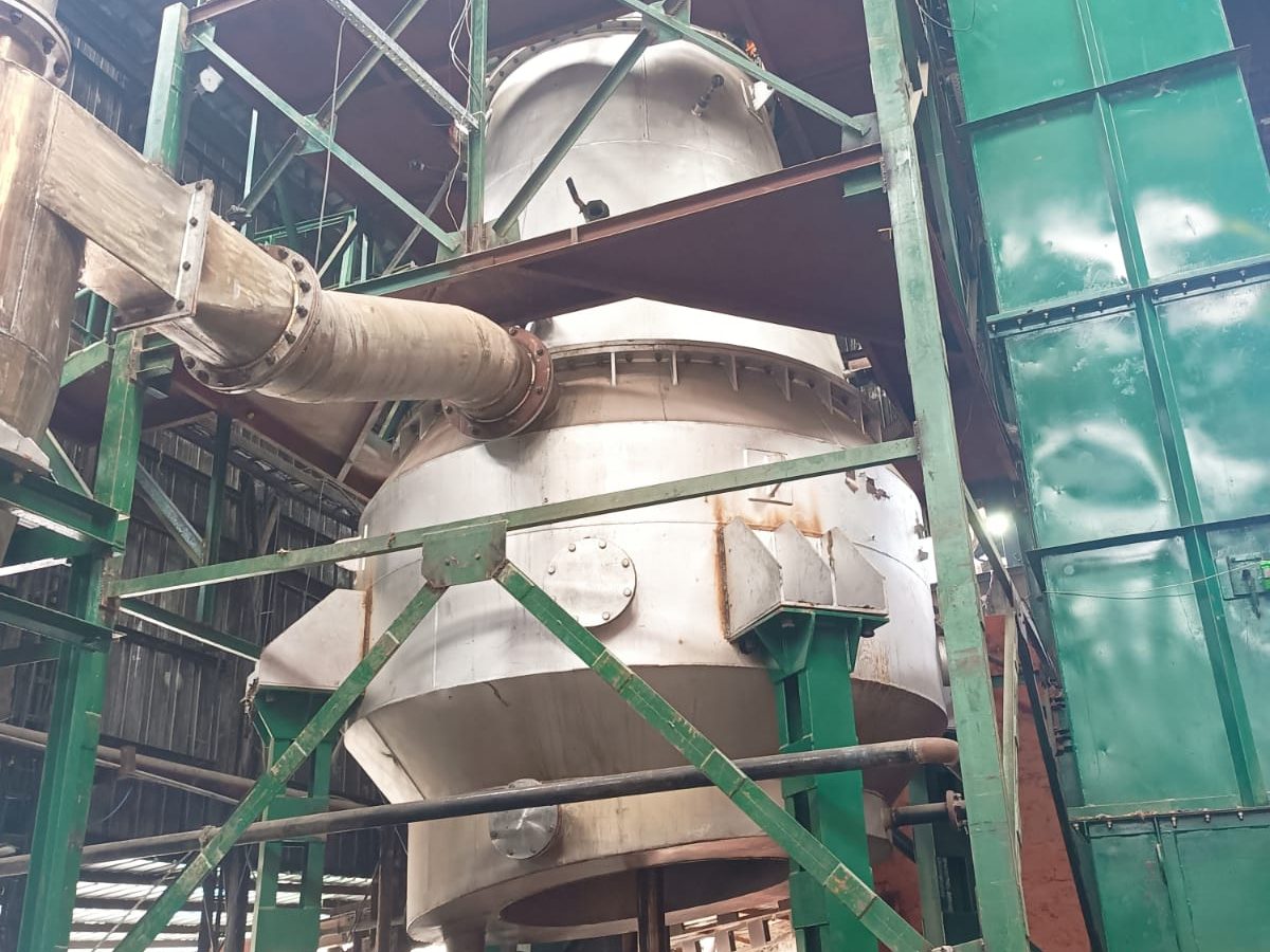 Tall gasifier reactor tower at the Shimla facility