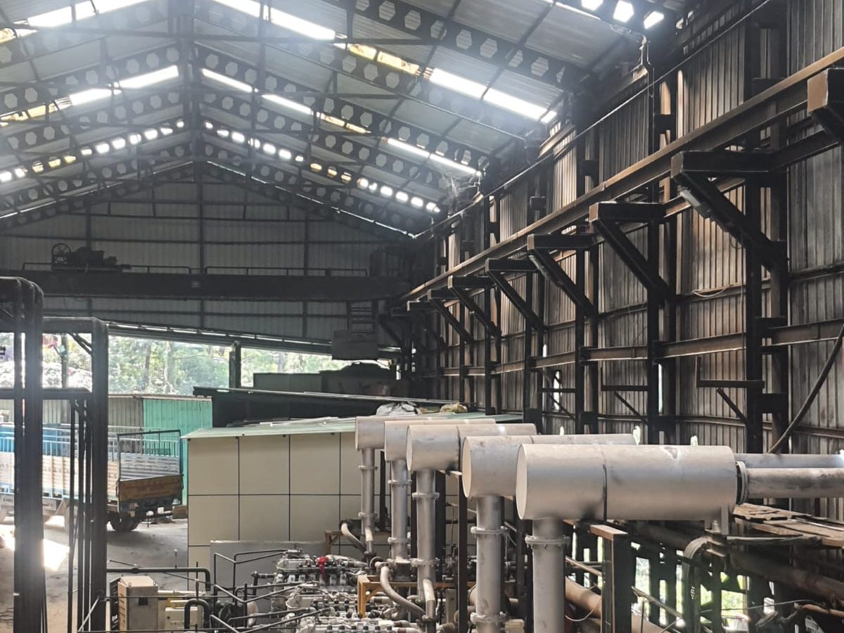 Row of gas engines for power generation