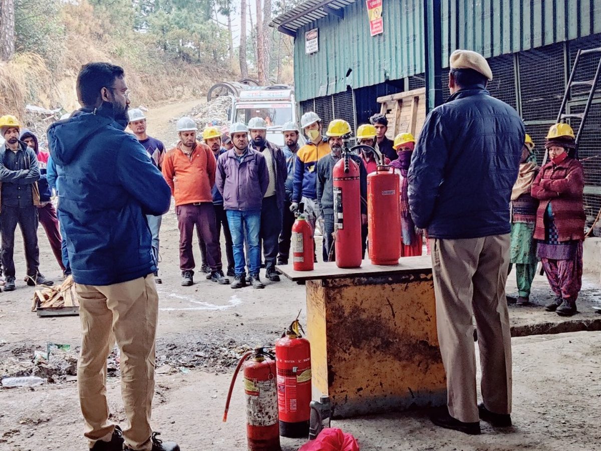 Fire extinguisher safety training briefing for the site team
